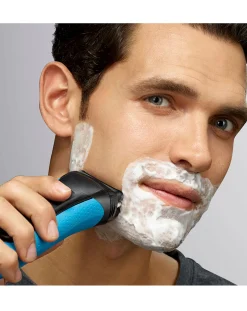 Braun Series 3 Wet and Dry 3040s Rechargeable Shaver