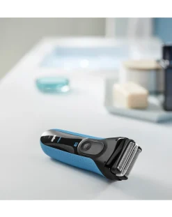 Braun Series 3 Wet and Dry 3040s Rechargeable Shaver