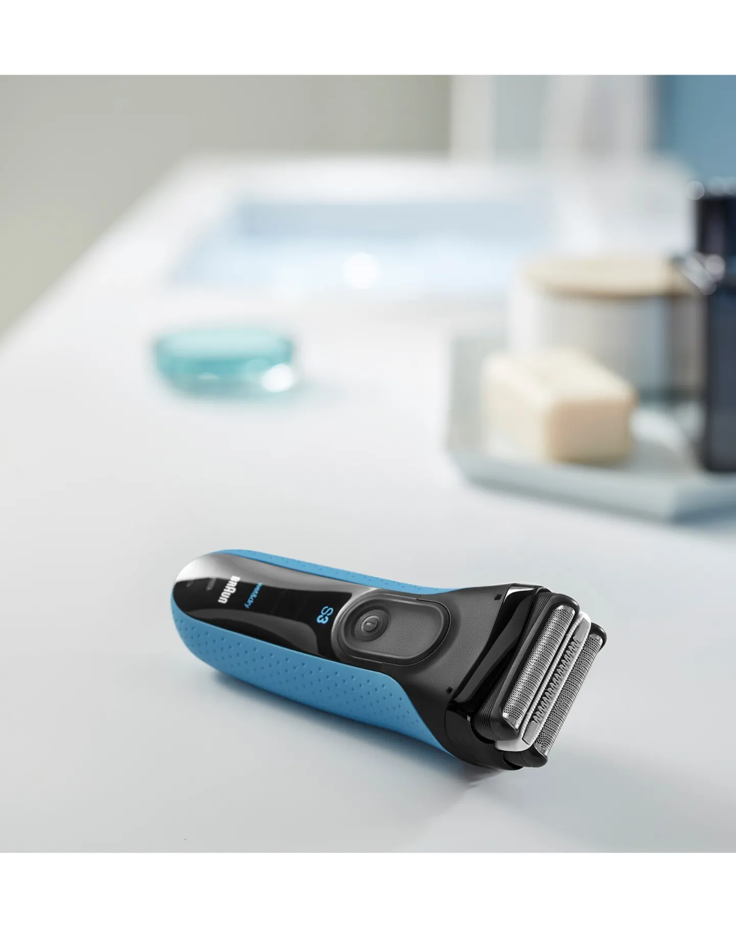 Braun Series 3 Wet and Dry 3040s Rechargeable Shaver