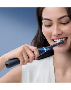 Oral B Oral-B iO8 Black Electric Toothbrush with Travel Case