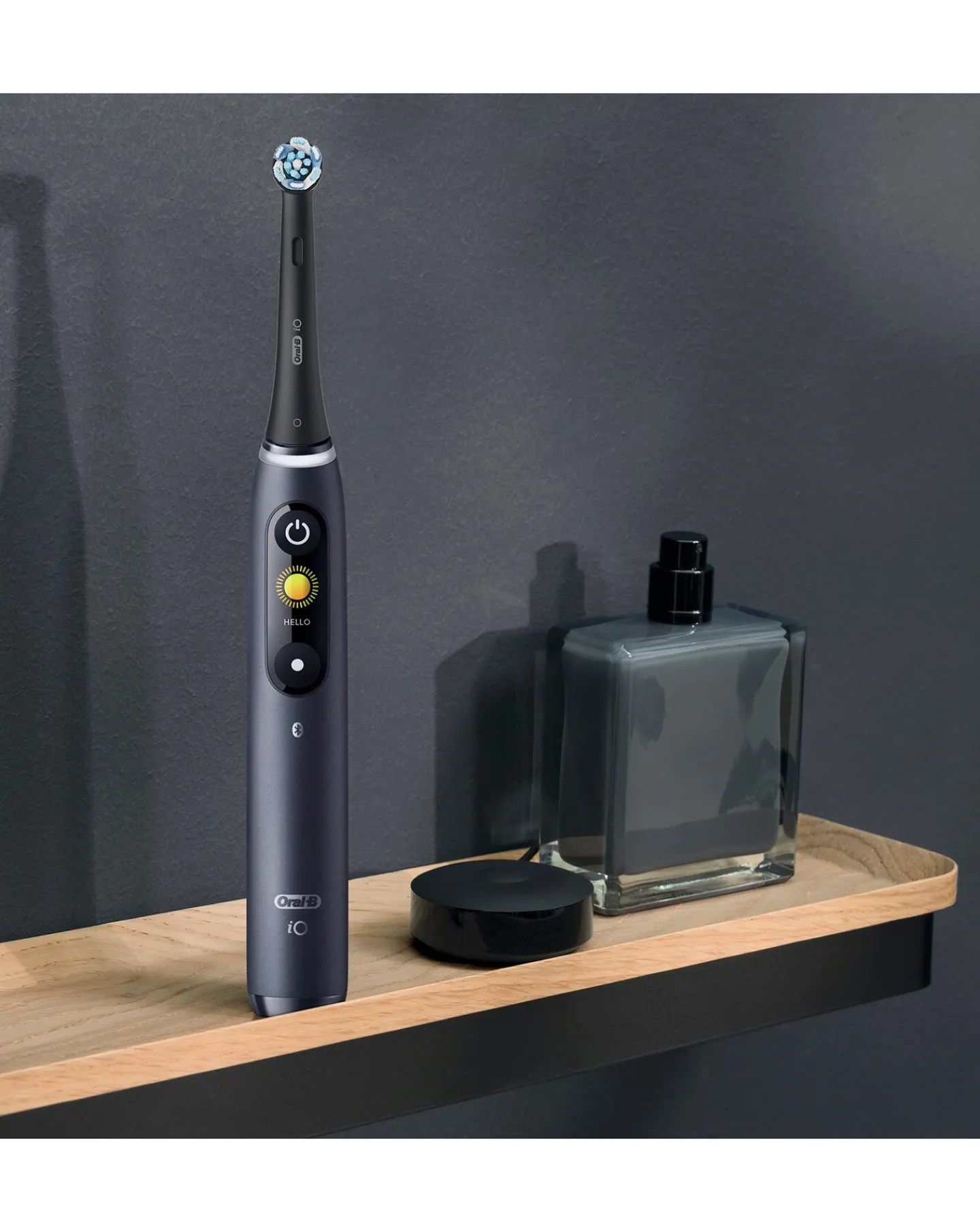 Oral B Oral-B iO8 Black Electric Toothbrush with Travel Case